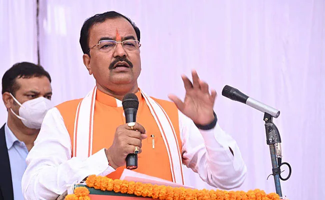 प्रयागराज में डिप्टी सीएम केशव प्रसाद मौर्य का विपक्ष पर हमला, ममता बनर्जी से लेकर राहुल-अखिलेश तक पर साधा निशाना