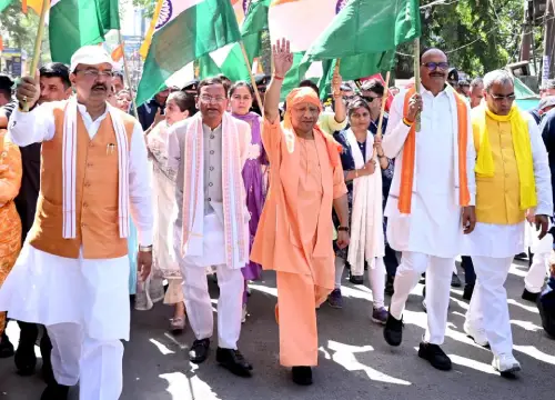 महिलाओं के आरक्षण पर सियासी संग्राम तेज, लखनऊ में उतरी हजारों महिलाएं