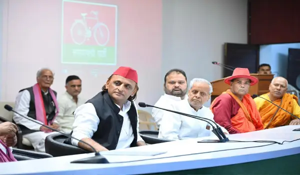 आंधी पानी के कहर में घायलों के लिए अखिलेश ने की सरकार से मुआवजे की मांग