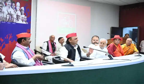 अखिलेश यादव ने किया भाजपा पर हमला, बोले- क्या विभागों की पर्ची भी ऊपर से आएगी?