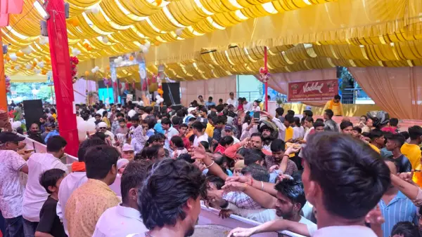 लखनऊ में ज्येष्ठ माह के तीसरे बड़े मंगल पर ममता चेरिटेबल ट्रस्ट ने आयोजित किया भव्य विशाल भंडारा, ढाई लाख लोगो के लिए की गयी प्रसाद की व्यवस्था