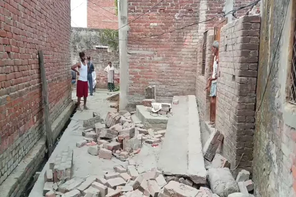 लखनऊ के इटौंजा में मोहर्रम जुलूस के दौरान छज्जा गिरा, दो बच्चों की मौत, आठ घायल