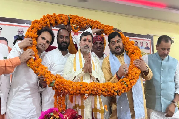 अंबेडकरनगर में भाजपा के नए अवध क्षेत्रीय अध्यक्ष अवधेश द्विवेदी का जोरदार स्वागत, कार्यकर्ताओं ने निकाली यात्रा