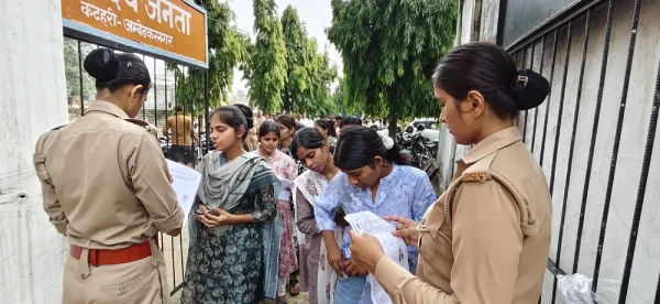 UP TET Exam 2026: कड़ी सुरक्षा के बीच शुरू हुई यूपी टीईटी परीक्षा, 12 केंद्रों पर तीन दिन तक होगी परीक्षा