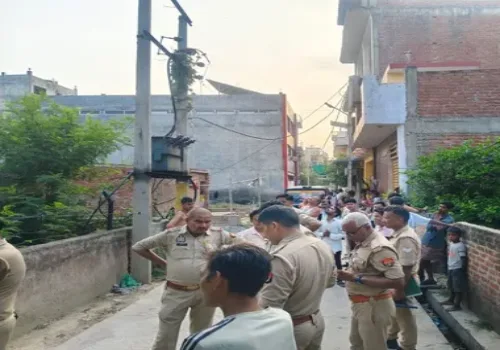 लखनऊ: कार्रवाई न होने से नाराज दिव्यांग छात्रा मोबाइल टावर पर चढ़ी, सहपाठी पर दुष्कर्म का आरोप