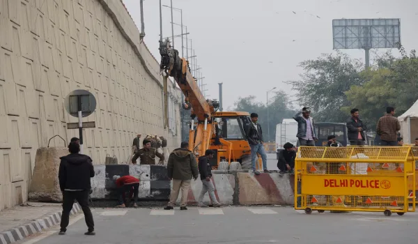 दिल्लीवालों के लिए जरूरी खबर: एक महीने तक बंद रहेगा स्वामी नारायण मार्ग, घर से निकलने से पहले जान लें नया ट्रैफिक रूट