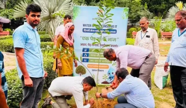 दिल्ली में एक दिन में 34 जगहों पर हरियाली अभियान, 612 पेड़ और 50 हजार से अधिक झाड़ियां लगाईं गईं