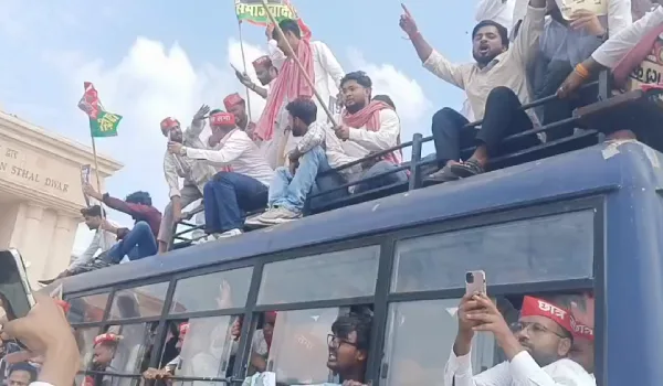 विश्वविद्यालयों में बढ़ती फीस और निष्कासन पर बवाल, छात्र संगठन ने सरकार को दी खुली चेतावनी