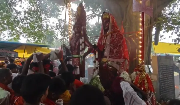 सावन के दूसरे सोमवार पर शिवबाबा धाम में आस्था का सैलाब, भोर से लगी कतारें