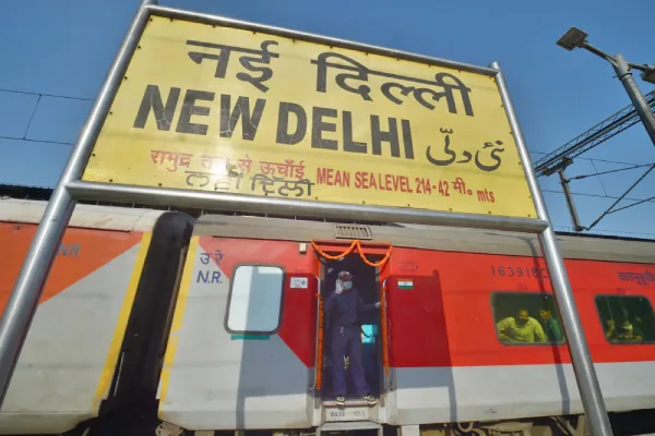 ट्रेन पकड़ने नई दिल्ली स्टेशन जा रहे हैं? 13 से 16 अगस्त तक जरूर रखें अतिरिक्त समय
