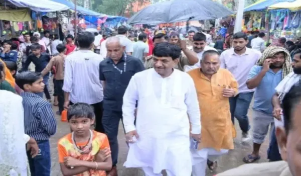 कांवड़ियों से मिले मंत्री, शिव मंदिरों में व्यवस्थाओं का लिया जायजा - सुरक्षा पर जोर