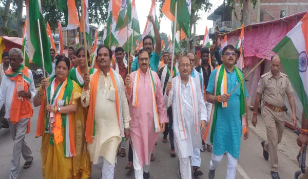हाथों में तिरंगा, जुबां पर भारत माता की जय; महादेवा में निकली तिरंगा यात्रा