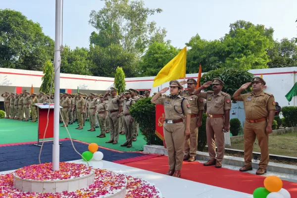80वें स्वतंत्रता दिवस पर अंबेडकरनगर पुलिस लाइन में समारोह, 228 पुलिसकर्मी सम्मानित
