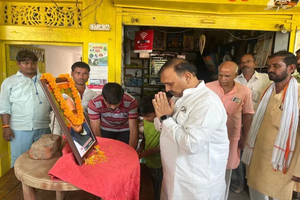 बदोसराय में अटल जी की पुण्यतिथि पर श्रद्धांजलि, केपी तिवारी ने बताया क्यों महत्वपूर्ण हैं उनके विचार
