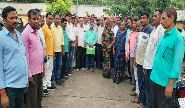 अंबेडकरनगर में सफाई कर्मचारियों का फैसला, पन्नी कलेक्शन और ई-रिक्शा नहीं चलाएंगे