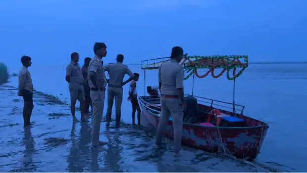 चहोंड़ा घाट पर नदी में कूदी 20 वर्षीय युवती, बचाने गई बहन भी डूबी