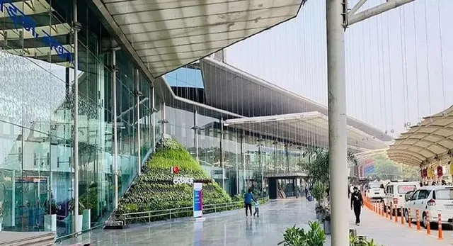 लखनऊ एयरपोर्ट पर दस्तावेज जांच के नाम पर 250 रुपये वसूली, जांच के आदेश