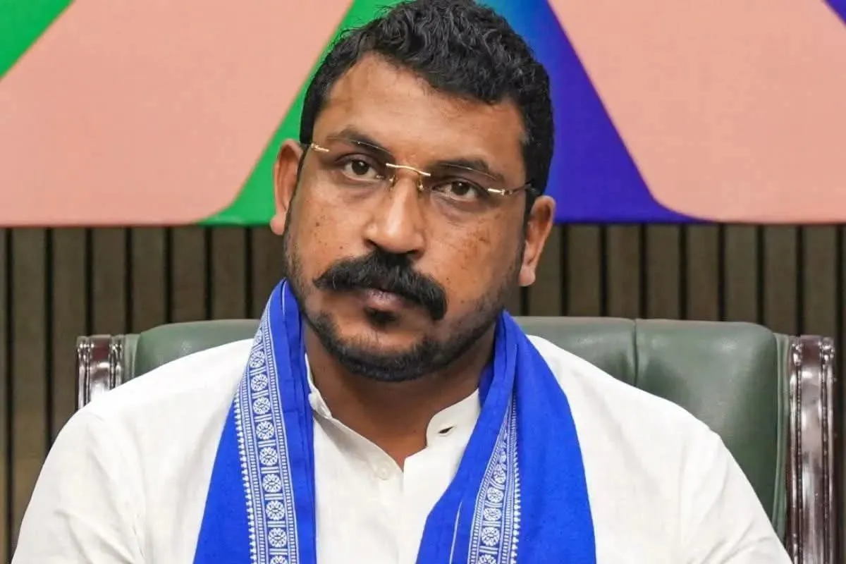 चंद्रशेखर आजाद की बढ़ीं कानूनी मुश्किलें, 8 साल पुराने मारपीट केस में गैर जमानती वारंट