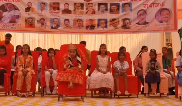 लखनऊ और बाराबंकी की 121 छात्राओं का सम्मान, पढ़ाई में मदद के लिए मिली साइकिल