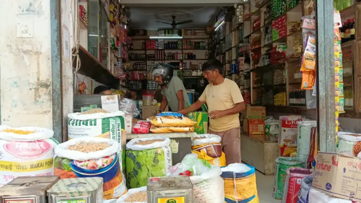 Ambedkar Nagar News: नवरात्रि में व्रत सामग्री की बढ़ी कीमतों से बिगड़ा बजट, शुद्धता पर भी सवाल