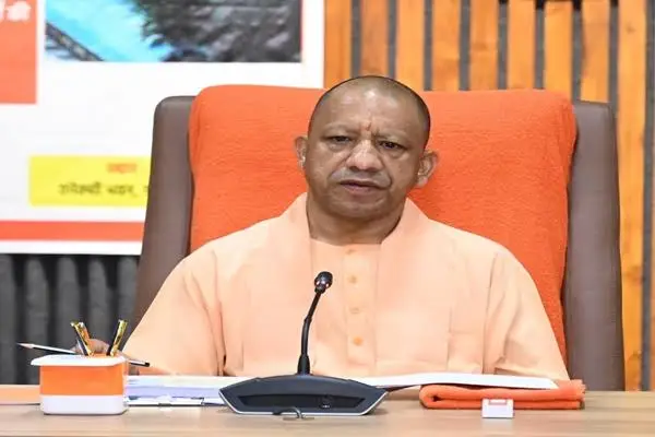 UP News: CM योगी तक पहुंचा BJP नेता से लूट का मामला, थाना प्रभारी सस्पेंड