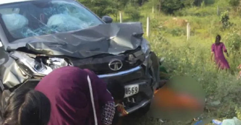 Sonbhadra Road Accident: कार और टेंपो की आमने-सामने जोरदार टक्कर, तीन लोगों की मौत