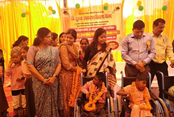 Ambedkar Nagar News: दिव्यांग बच्चों को मिले 435 सहायक उपकरण, खिल उठे चेहरे