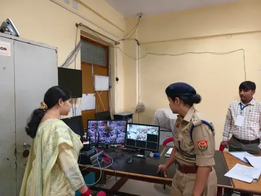 Ambedkar Nagar News: PET परीक्षा केंद्र का डीएम और एसपी ने किया निरीक्षण, परखी सुरक्षा व्यवस्था