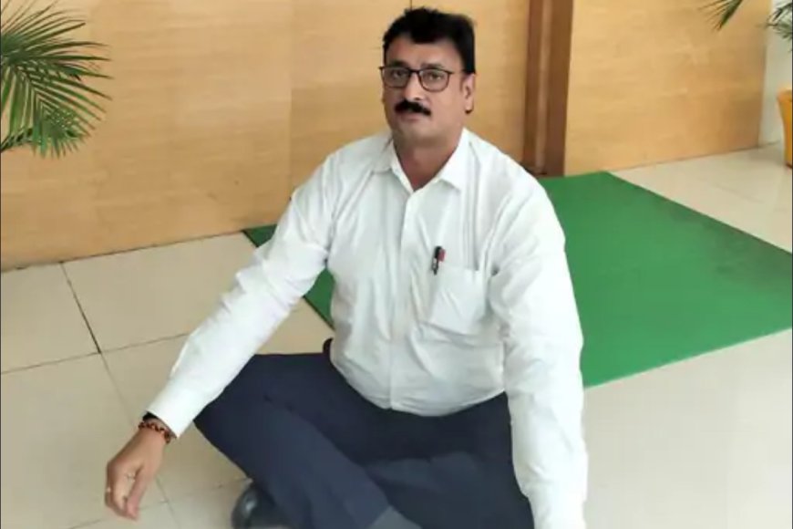 AKTU में फिर उठा बवाल: डिप्टी रजिस्ट्रार धरने पर बैठे, कुलपति पर दबाव बनाने का लगाया आरोप