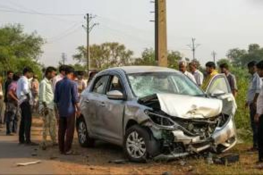 शामली में दर्दनाक हादसा: तेज रफ्तार स्विफ्ट कैंटर में घुसी, 4 युवकों की मौत